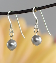 Beth Pearl Earrings